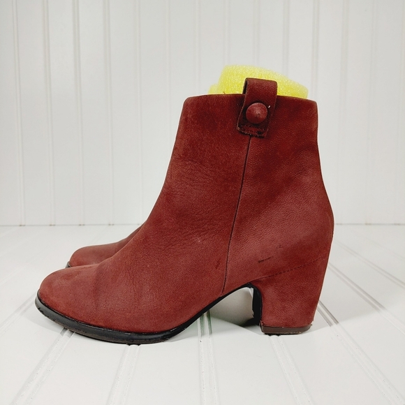 Gentle Souls Soft Cast Red Leather Block Heel Bootie A947 - Picture 1 of 11